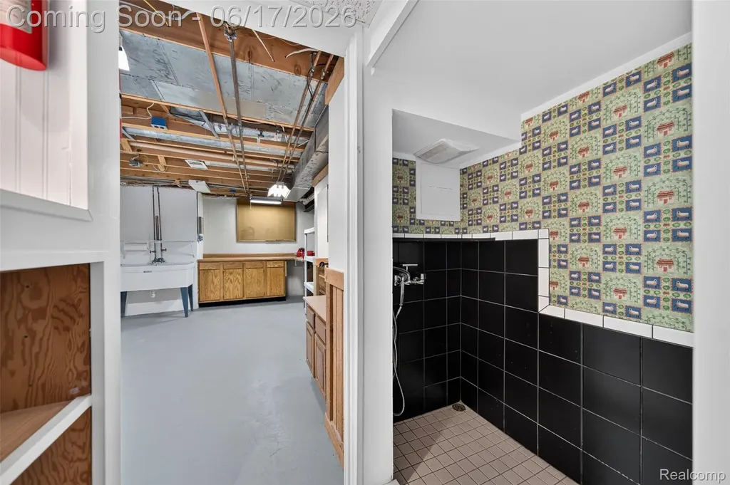 1236 Chaffer Drive Rochester Hills City MI 48306