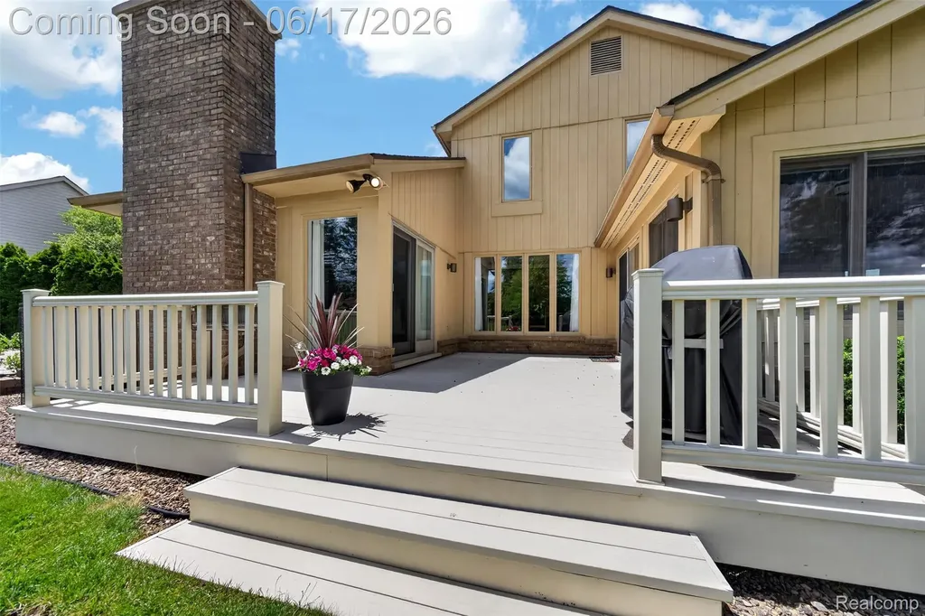 1236 Chaffer Drive Rochester Hills City MI 48306