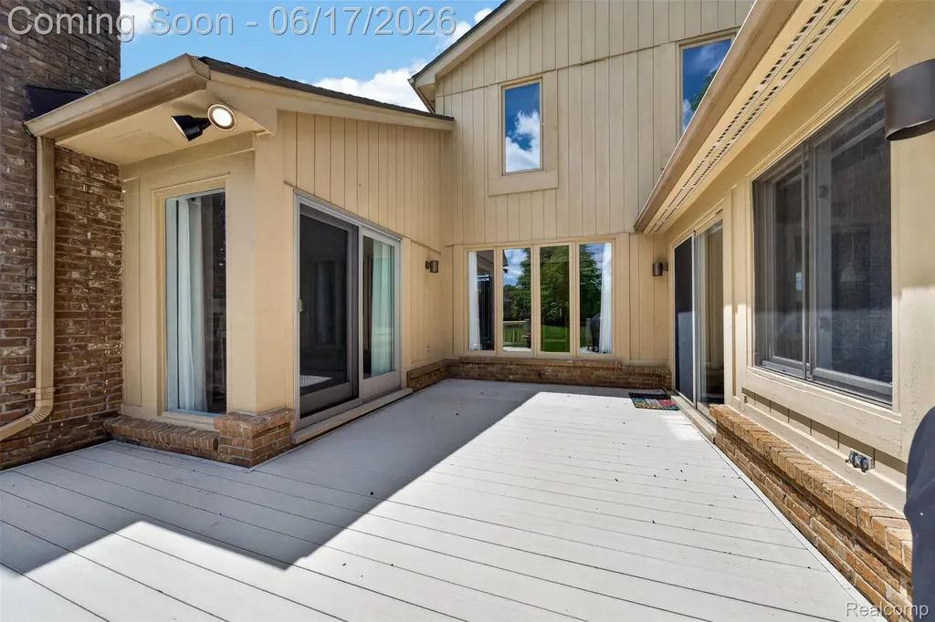 1236 Chaffer Drive Rochester Hills City MI 48306