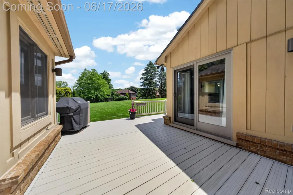 1236 Chaffer Drive Rochester Hills City MI 48306