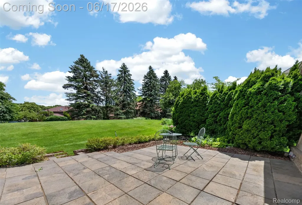 1236 Chaffer Drive Rochester Hills City MI 48306