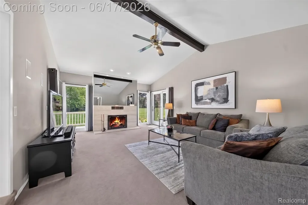 1236 Chaffer Drive Rochester Hills City MI 48306
