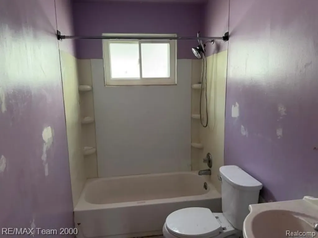 24114 Pennie Street Dearborn Heights City MI 48125