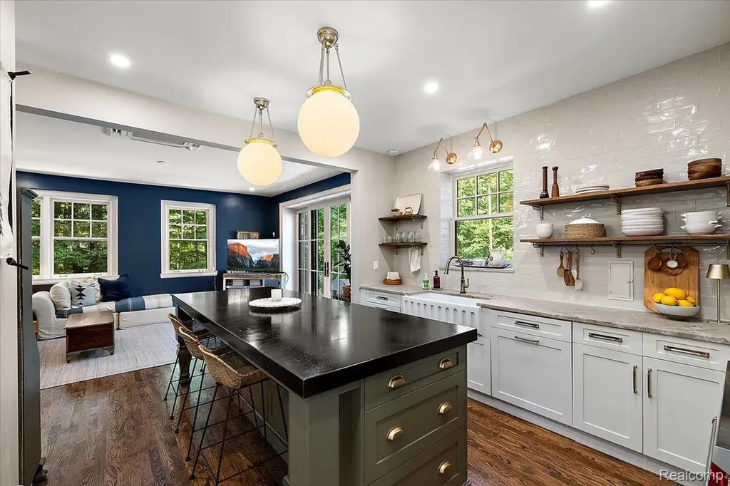 31505 Kennoway Court Beverly Hills Village MI 48025