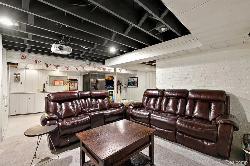 31505 Kennoway Court Beverly Hills Village MI 48025