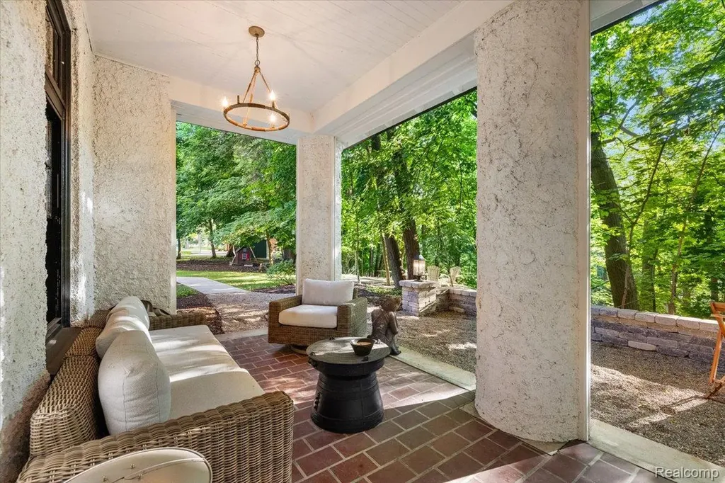 31505 Kennoway Court Beverly Hills Village MI 48025