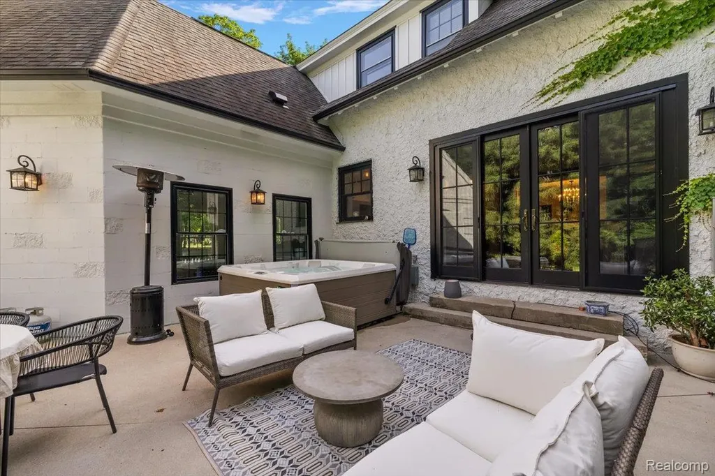 31505 Kennoway Court Beverly Hills Village MI 48025