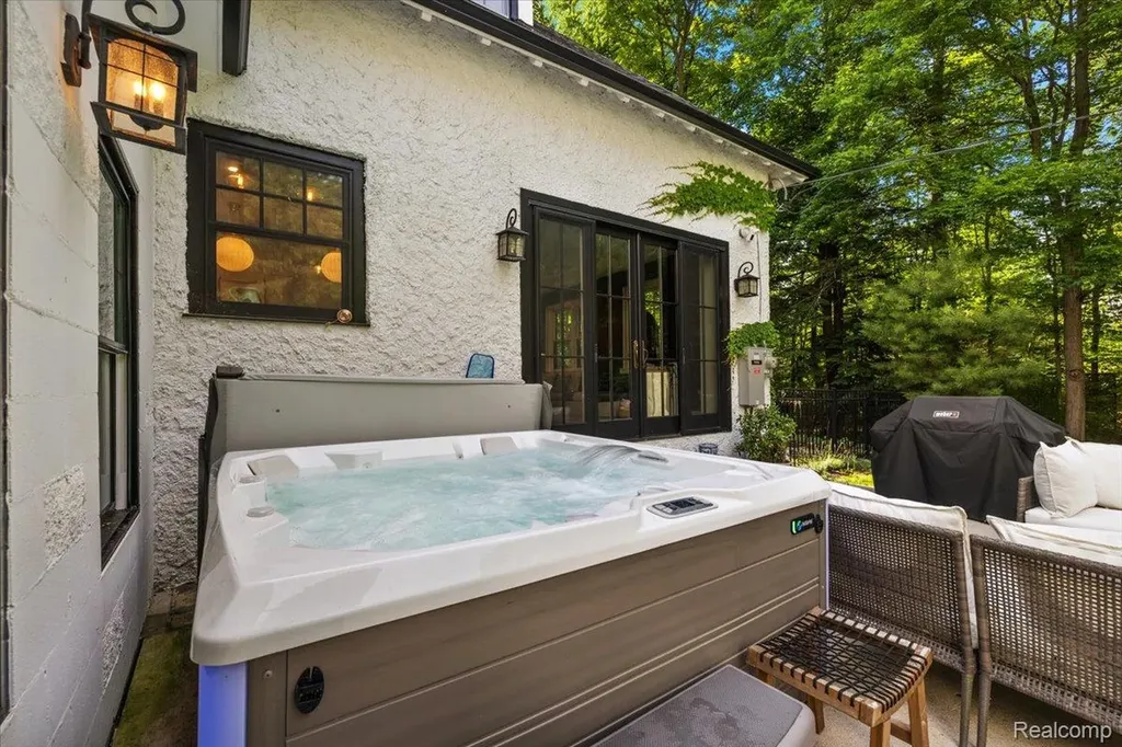 31505 Kennoway Court Beverly Hills Village MI 48025