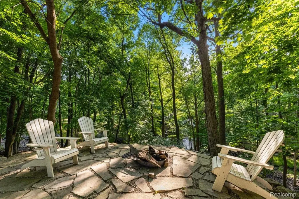 31505 Kennoway Court Beverly Hills Village MI 48025