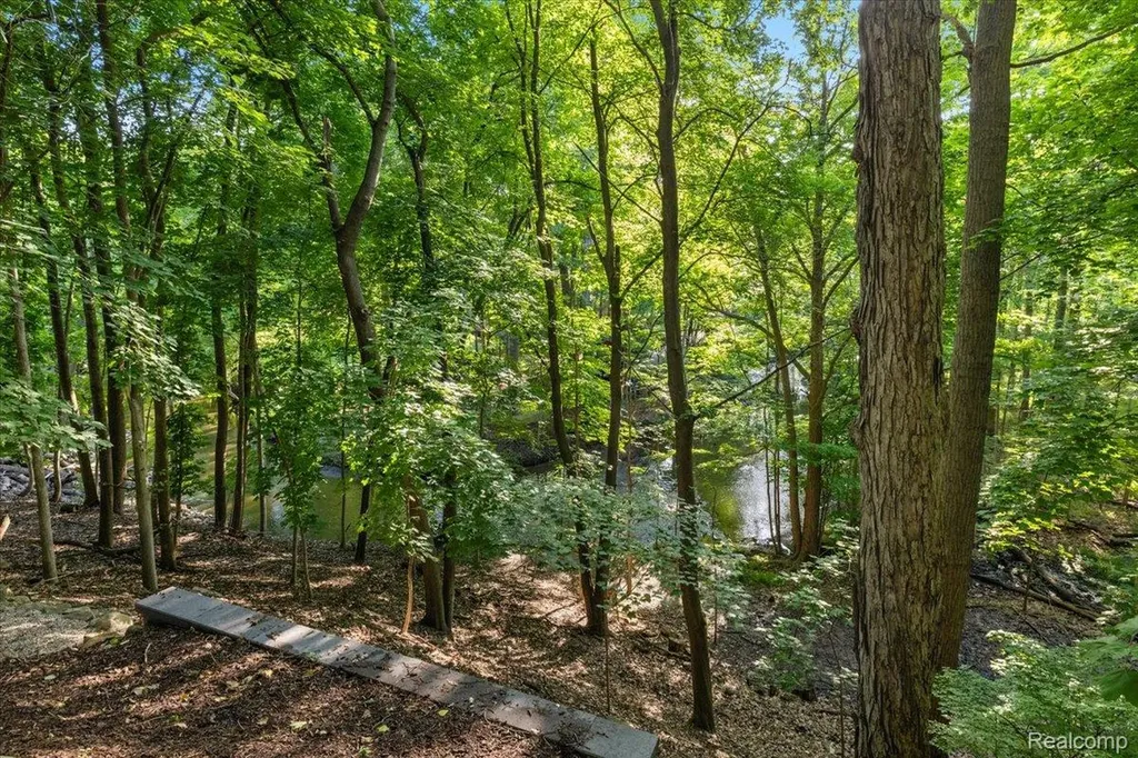 31505 Kennoway Court Beverly Hills Village MI 48025