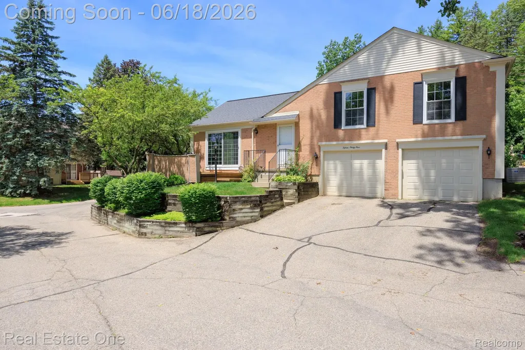 1534 Hidden Valley Lane Rochester Hills City MI 48306