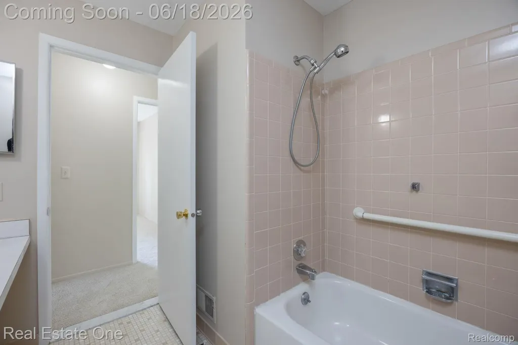 1534 Hidden Valley Lane Rochester Hills City MI 48306