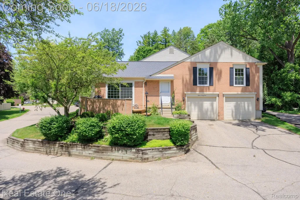 1534 Hidden Valley Lane Rochester Hills City MI 48306