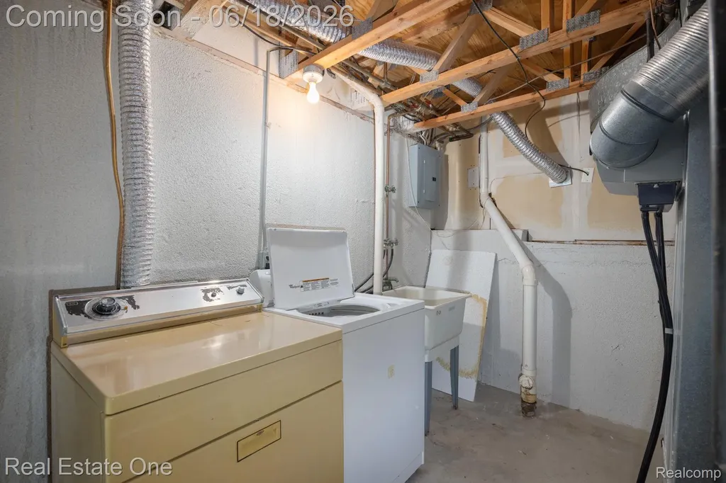 1534 Hidden Valley Lane Rochester Hills City MI 48306