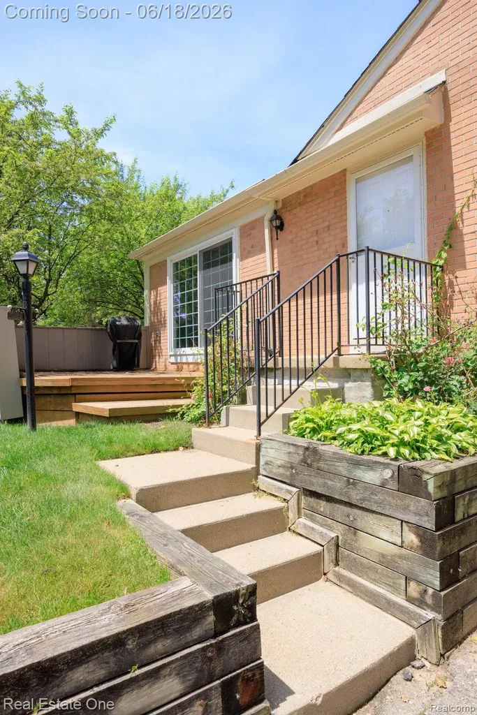 1534 Hidden Valley Lane Rochester Hills City MI 48306