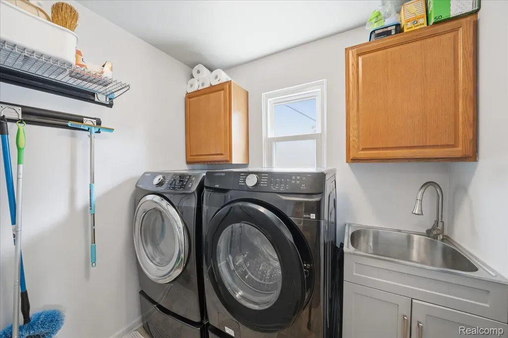 57549 Windmill Point Lyon Charter Township MI 48165