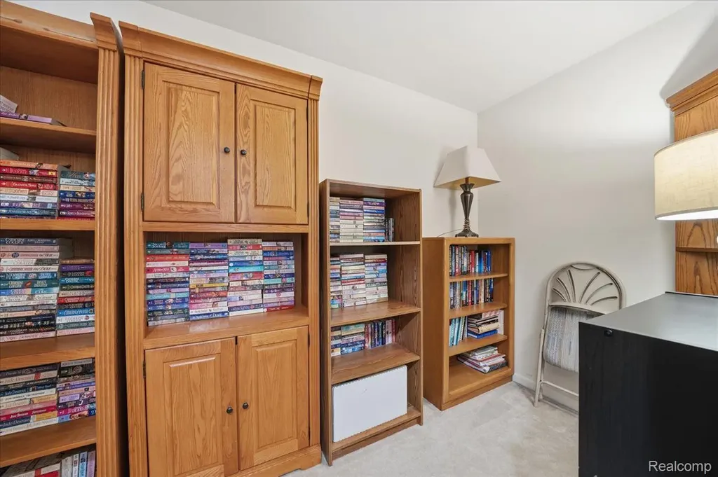 57549 Windmill Point Lyon Charter Township MI 48165