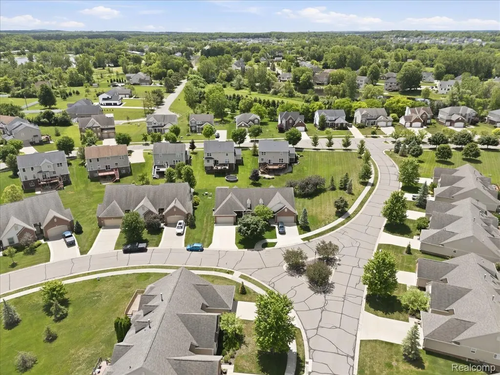 57549 Windmill Point Lyon Charter Township MI 48165