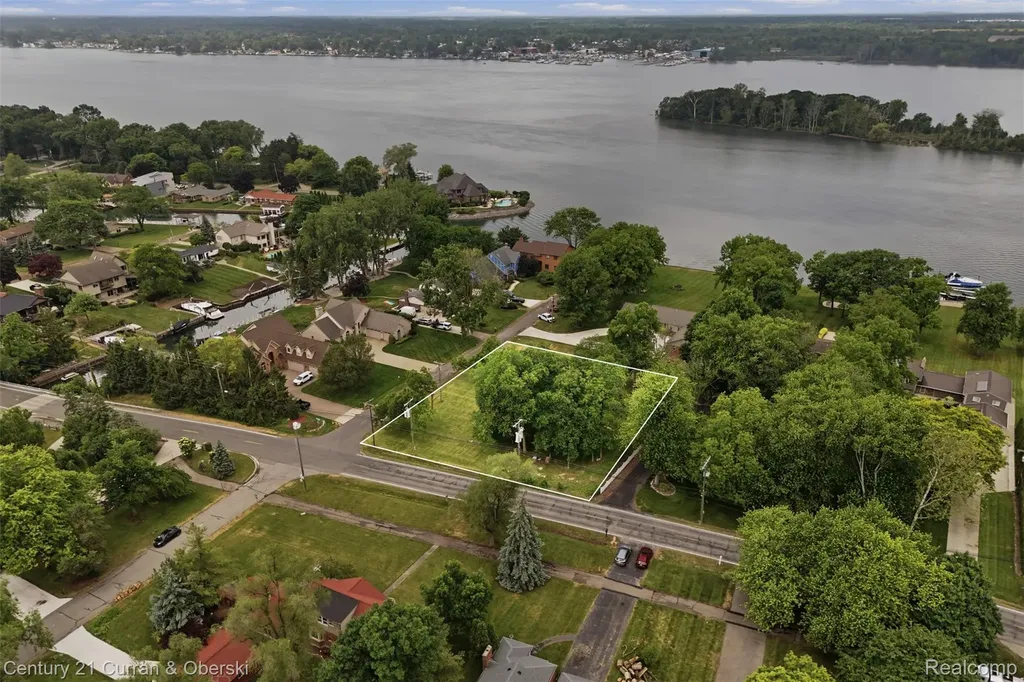 00 Southpointe Grosse Ile Township MI 48138