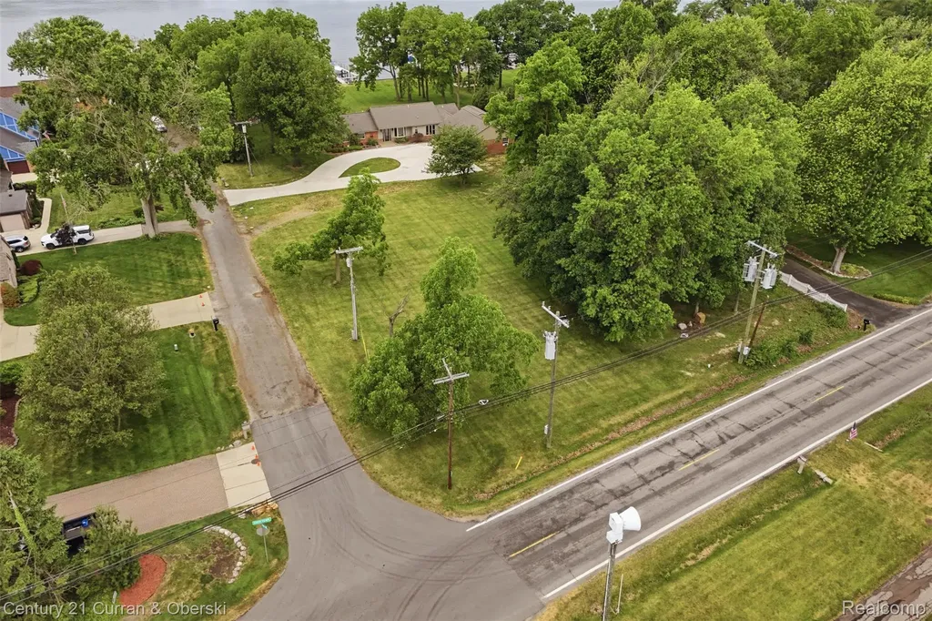 00 Southpointe Grosse Ile Township MI 48138