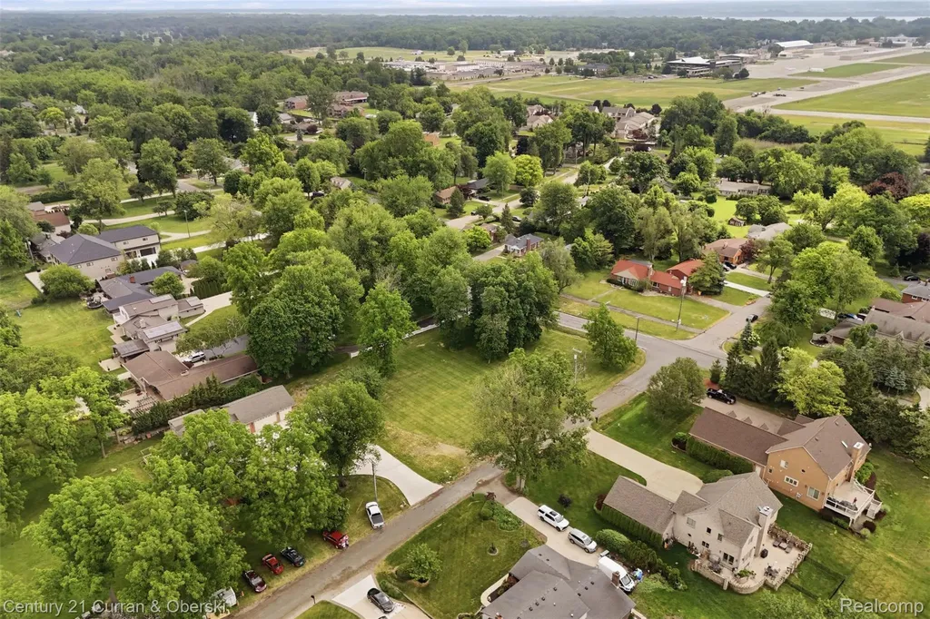 00 Southpointe Grosse Ile Township MI 48138