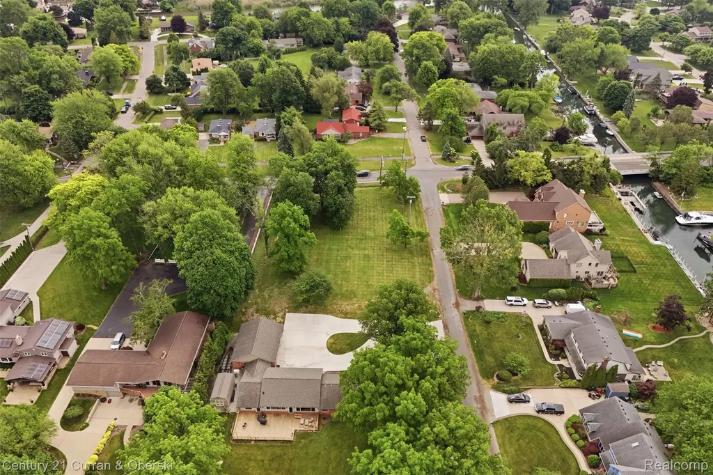 00 Southpointe Grosse Ile Township MI 48138