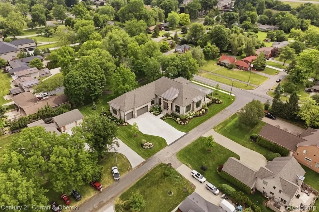 00 Southpointe Grosse Ile Township MI 48138