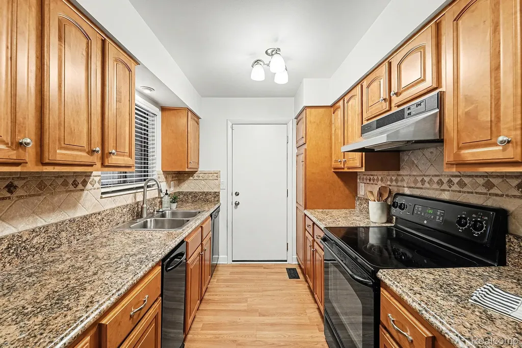 48315 Bayshore Drive Van Buren Charter Township MI 48111
