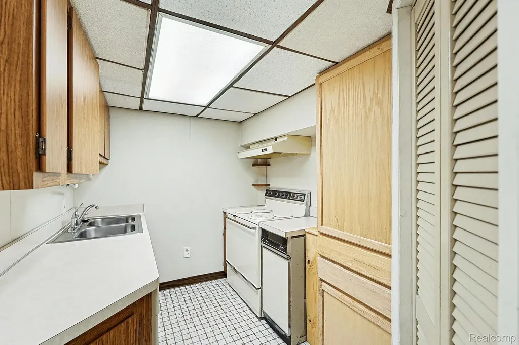 48315 Bayshore Drive Van Buren Charter Township MI 48111