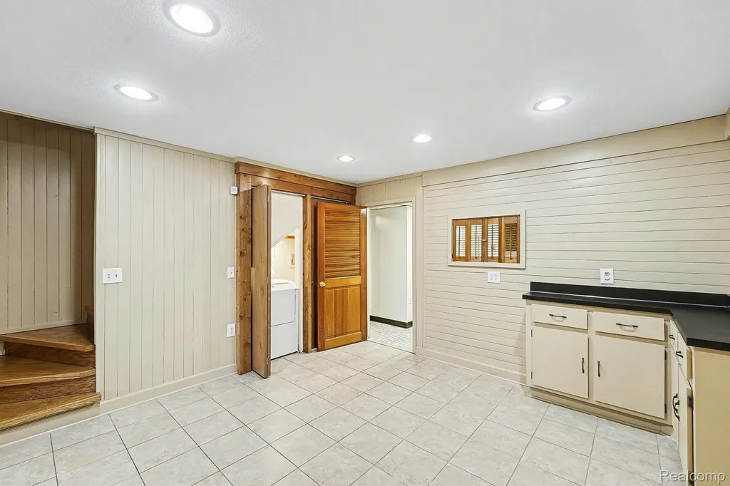 48315 Bayshore Drive Van Buren Charter Township MI 48111