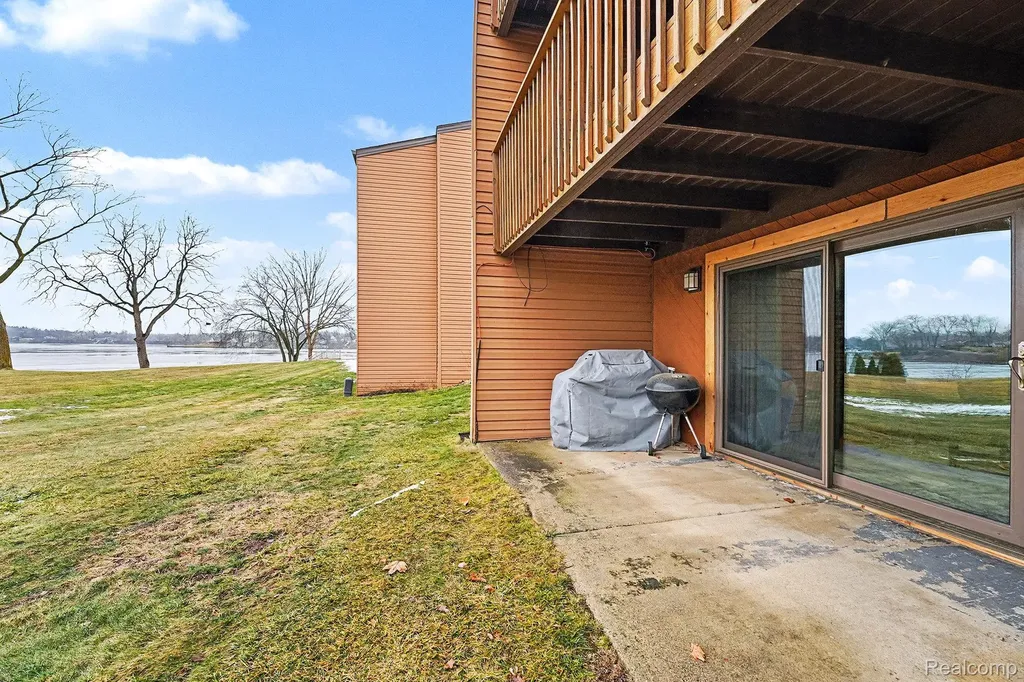 48315 Bayshore Drive Van Buren Charter Township MI 48111