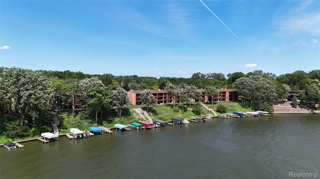 48315 Bayshore Drive Van Buren Charter Township MI 48111