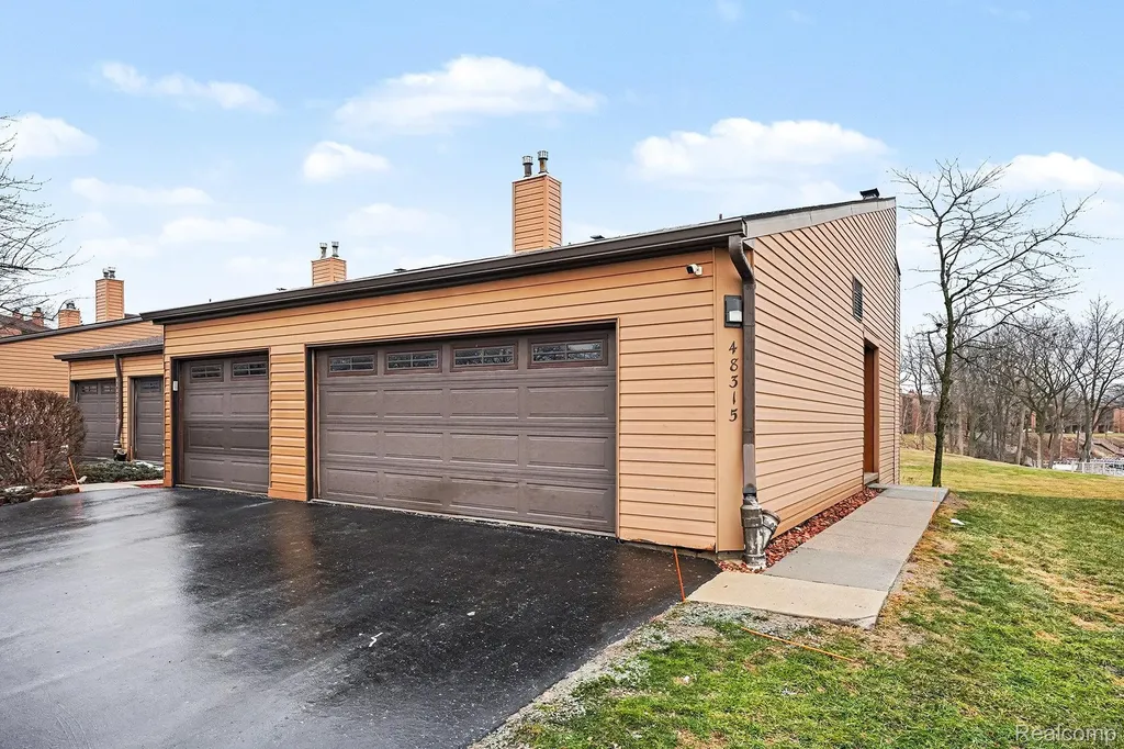 48315 Bayshore Drive Van Buren Charter Township MI 48111
