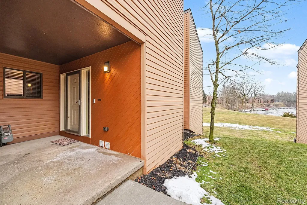 48315 Bayshore Drive Van Buren Charter Township MI 48111