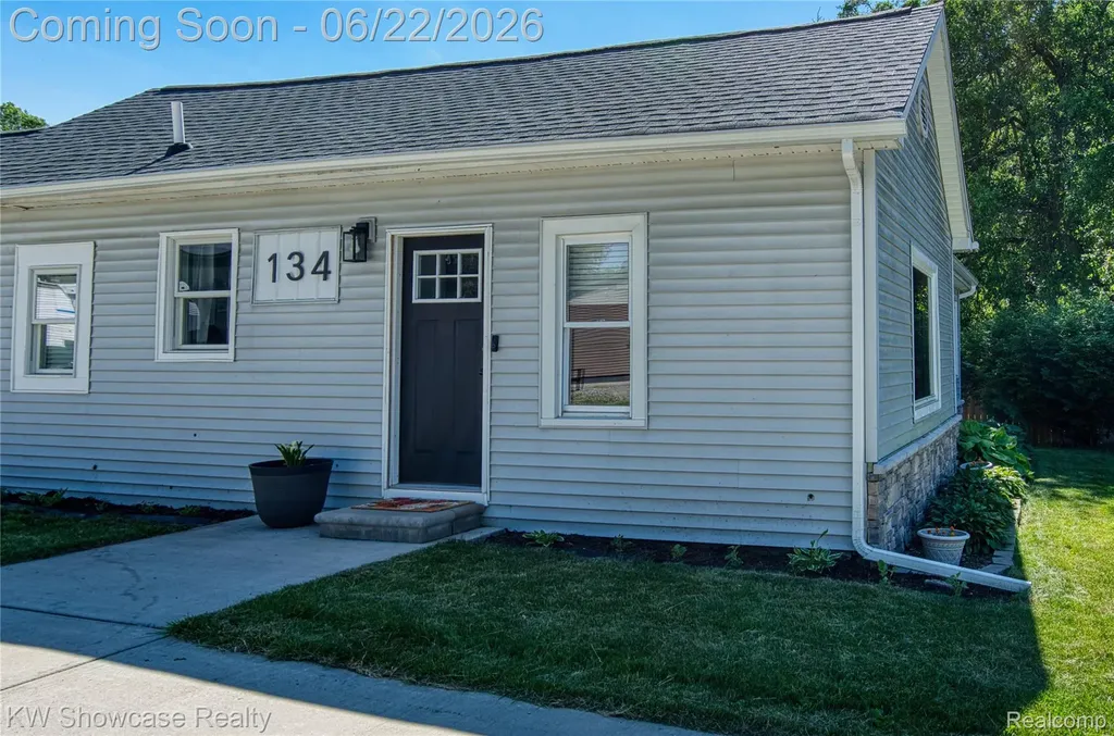 134 2nd Street Lapeer City MI 48455