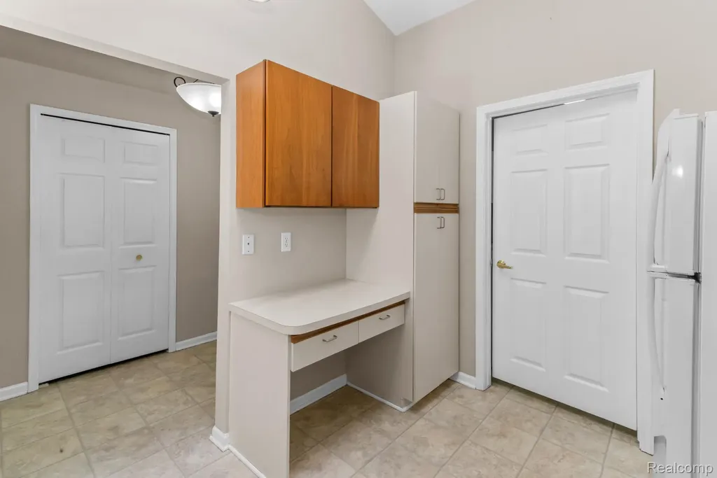 39340 Armstrong Lane Westland City MI 48185