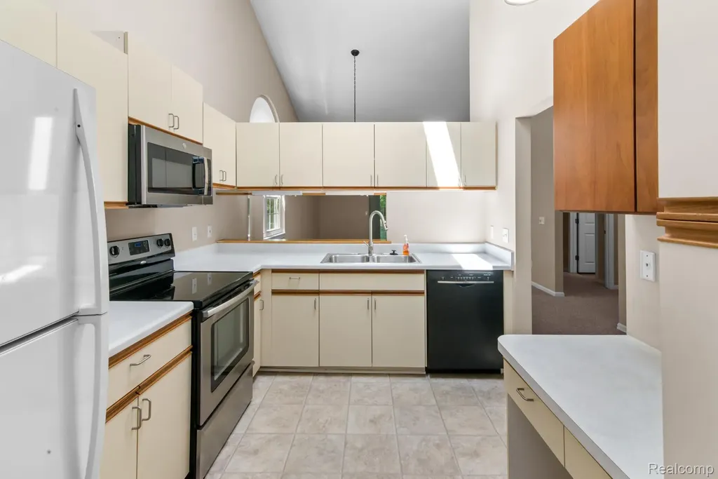39340 Armstrong Lane Westland City MI 48185