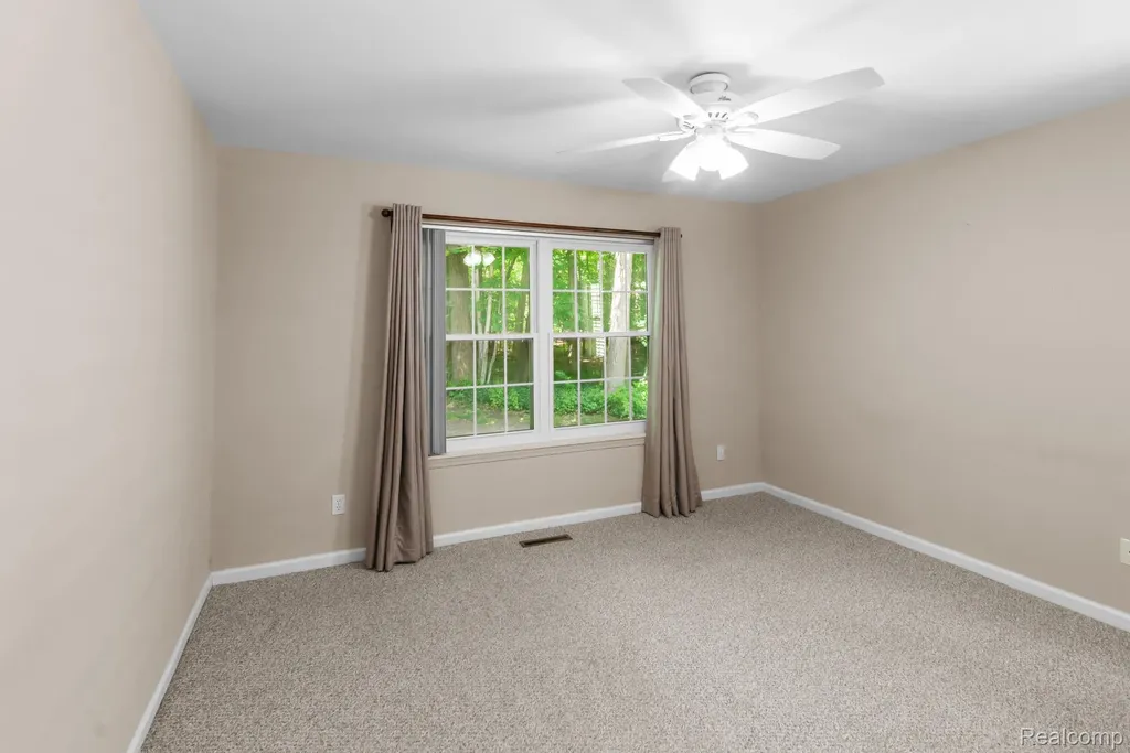 39340 Armstrong Lane Westland City MI 48185