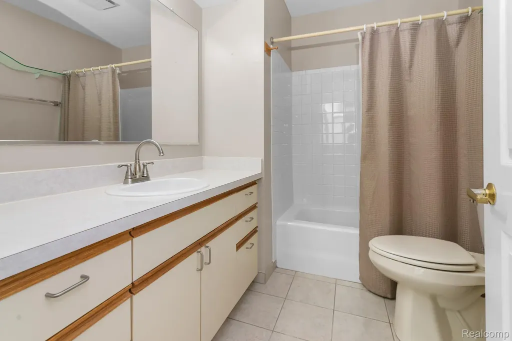 39340 Armstrong Lane Westland City MI 48185