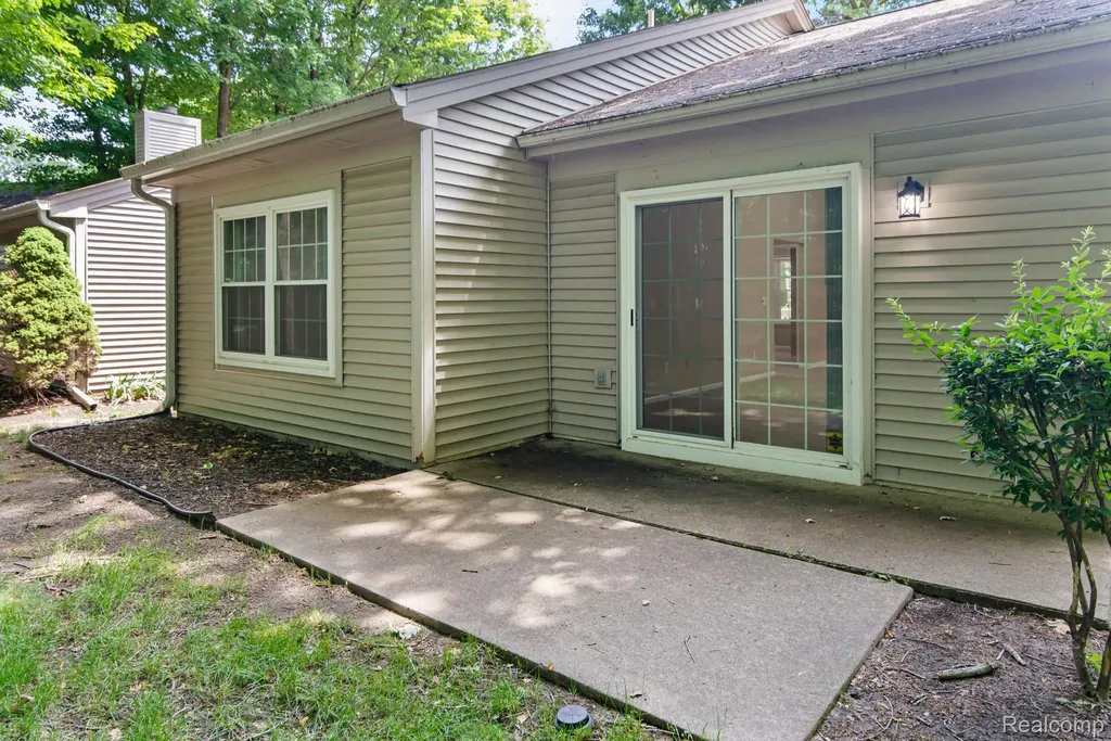 39340 Armstrong Lane Westland City MI 48185