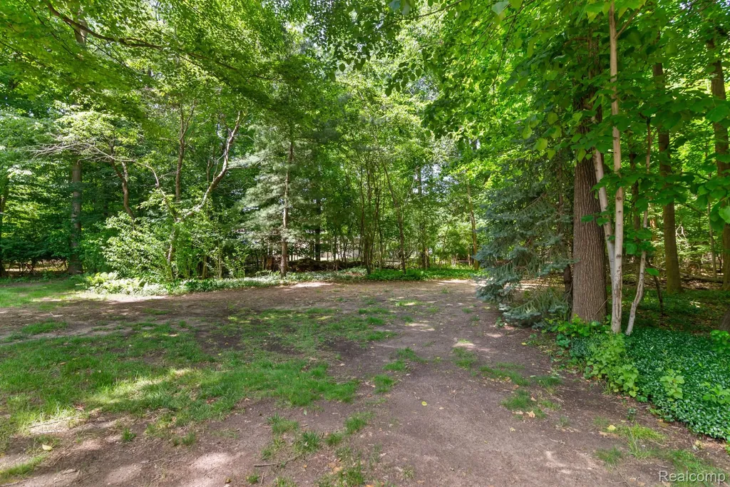 39340 Armstrong Lane Westland City MI 48185