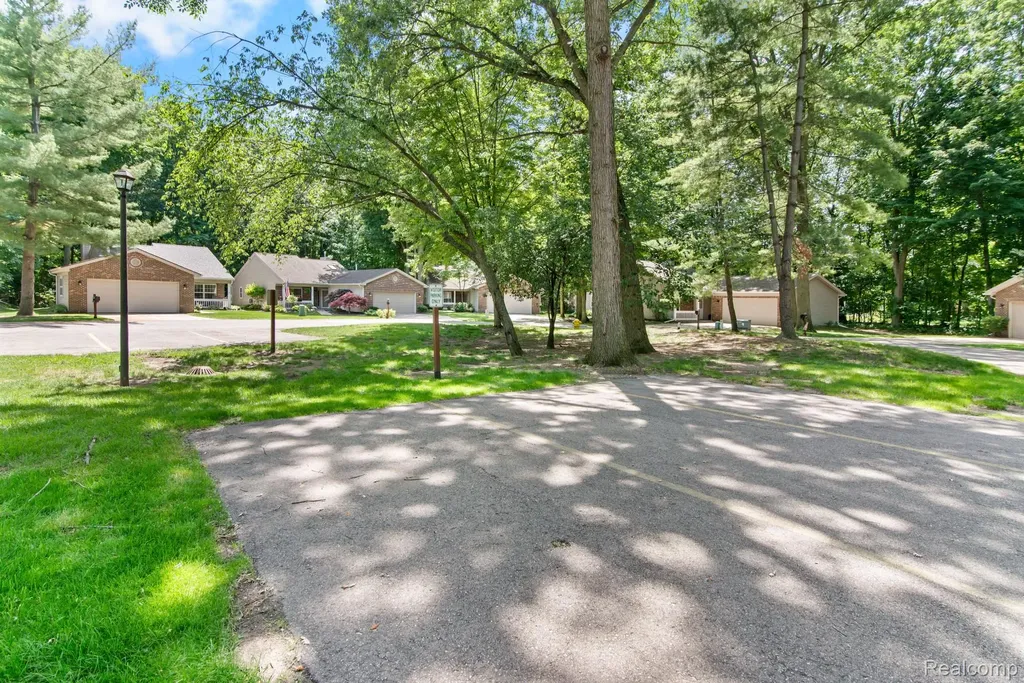 39340 Armstrong Lane Westland City MI 48185