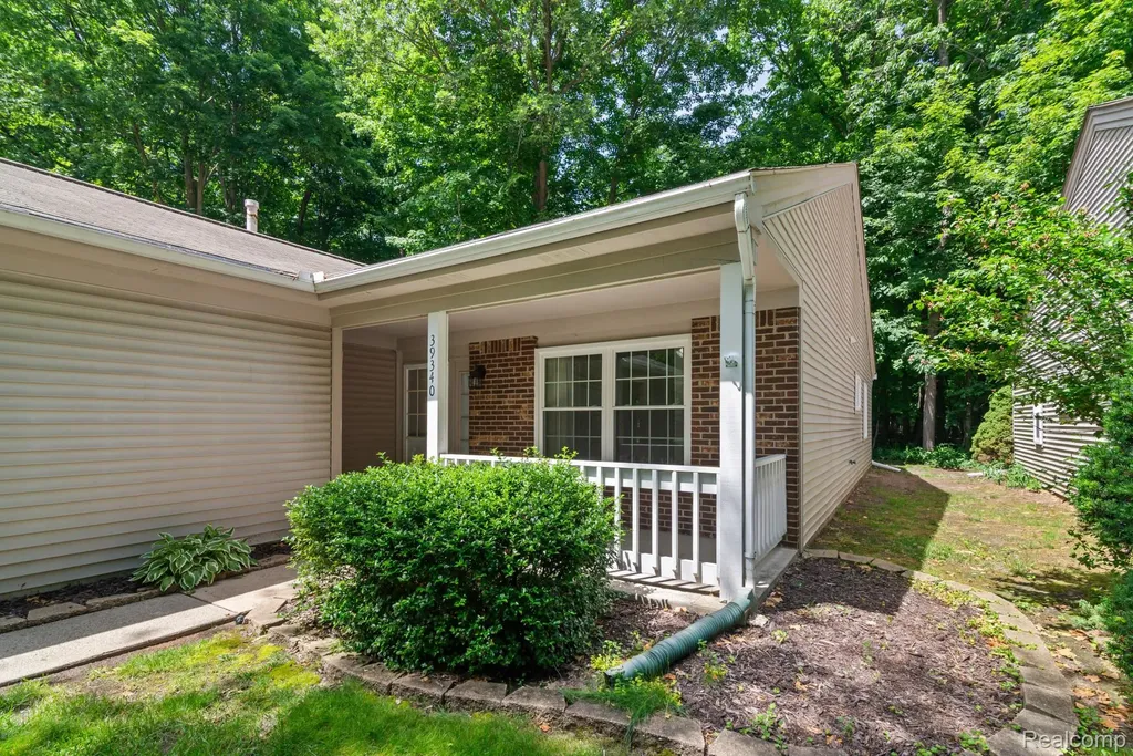 39340 Armstrong Lane Westland City MI 48185