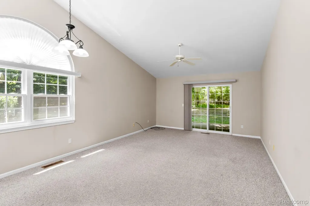 39340 Armstrong Lane Westland City MI 48185