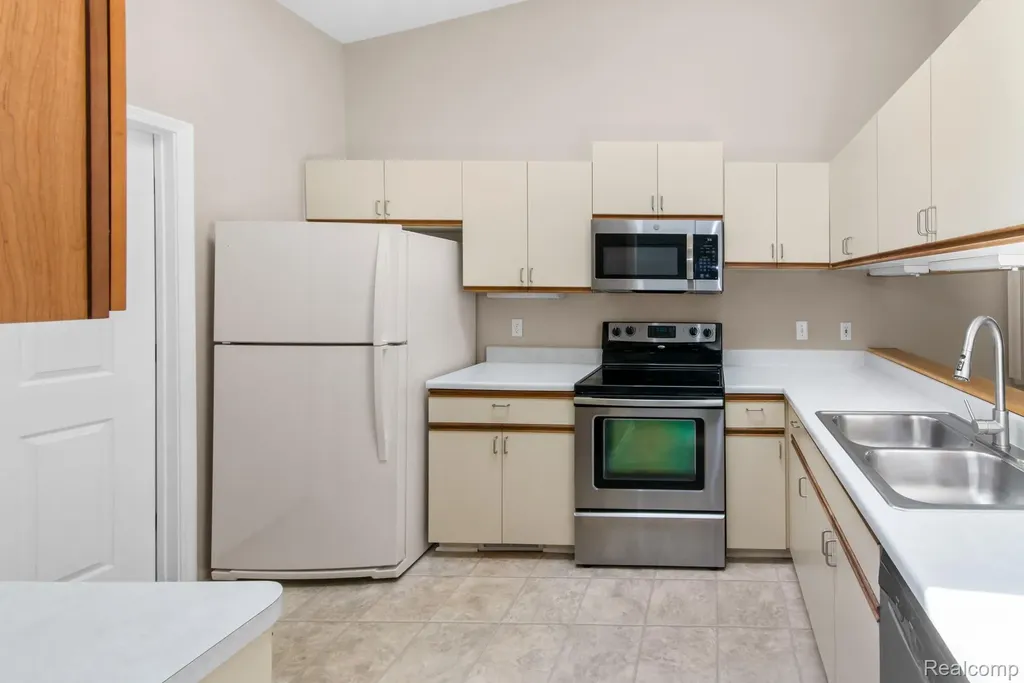 39340 Armstrong Lane Westland City MI 48185
