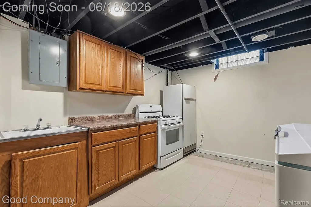 8246 Independence Drive Sterling Heights City MI 48313
