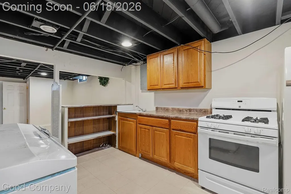 8246 Independence Drive Sterling Heights City MI 48313