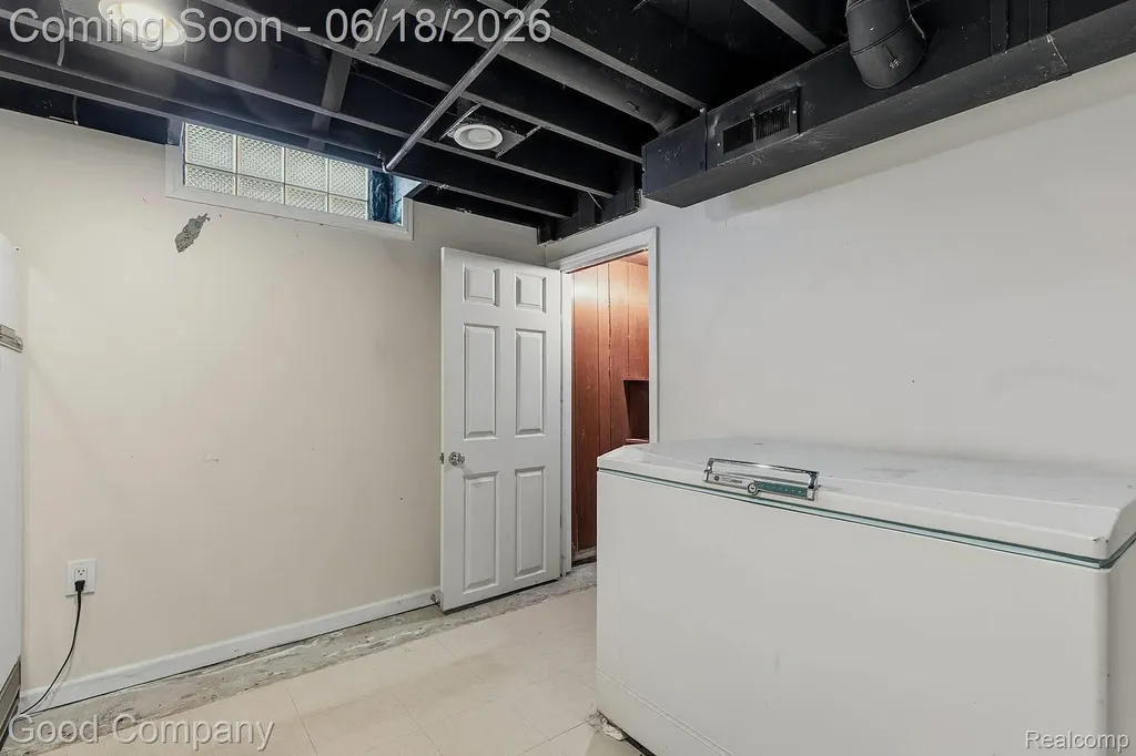 8246 Independence Drive Sterling Heights City MI 48313
