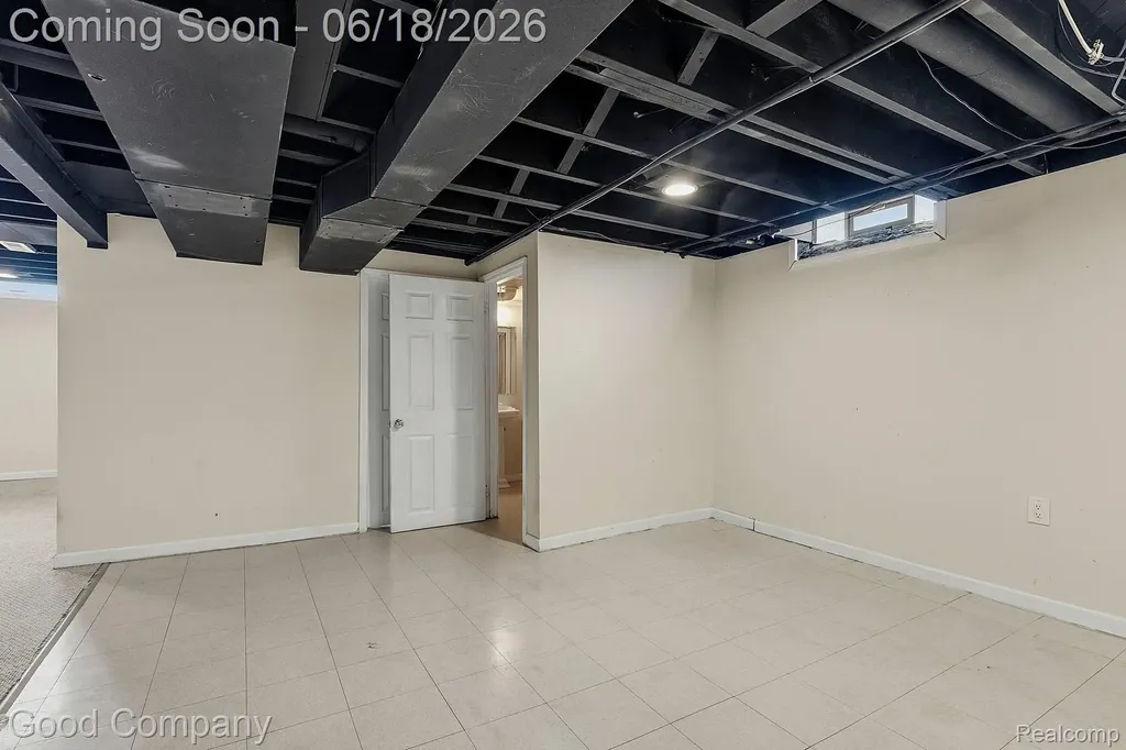 8246 Independence Drive Sterling Heights City MI 48313