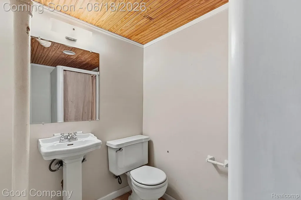 8246 Independence Drive Sterling Heights City MI 48313
